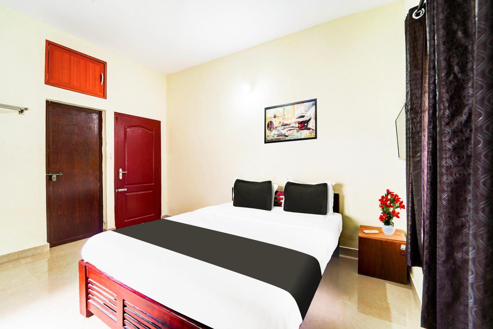 Super Hotel O Nettoor Near Lakeshore Hospital Kochi Exterior photo