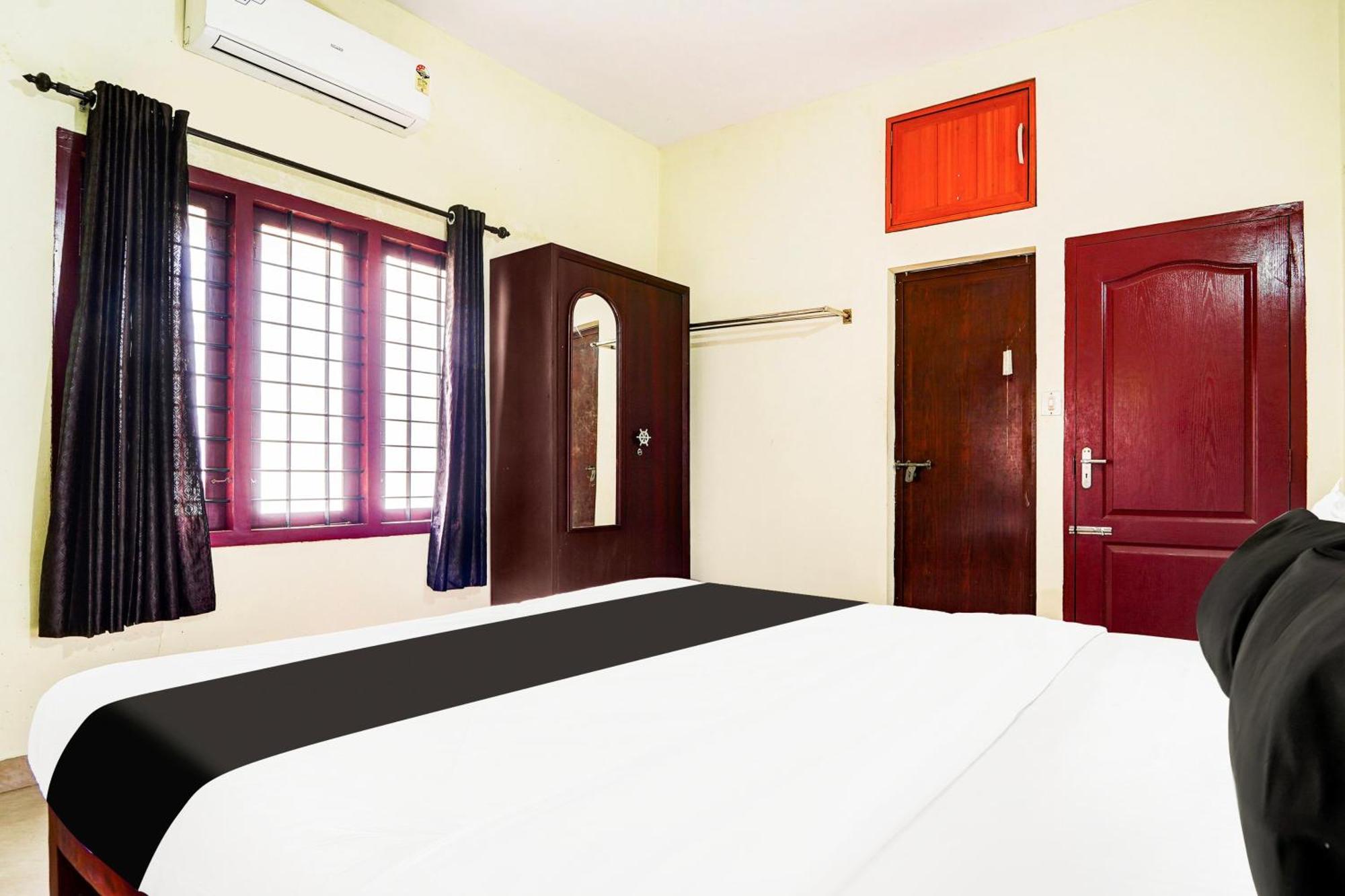 Super Hotel O Nettoor Near Lakeshore Hospital Kochi Exterior photo
