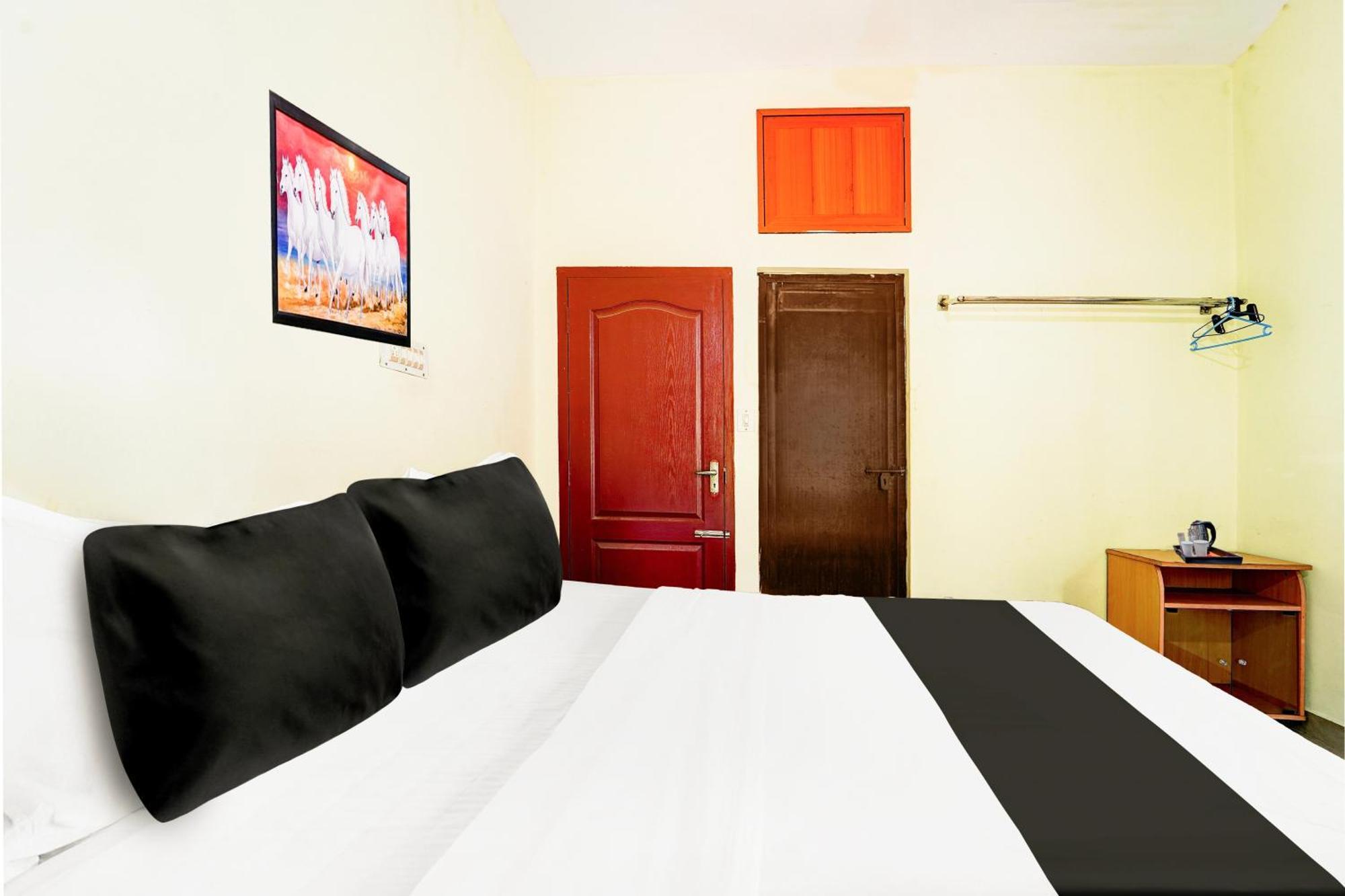 Super Hotel O Nettoor Near Lakeshore Hospital Kochi Exterior photo