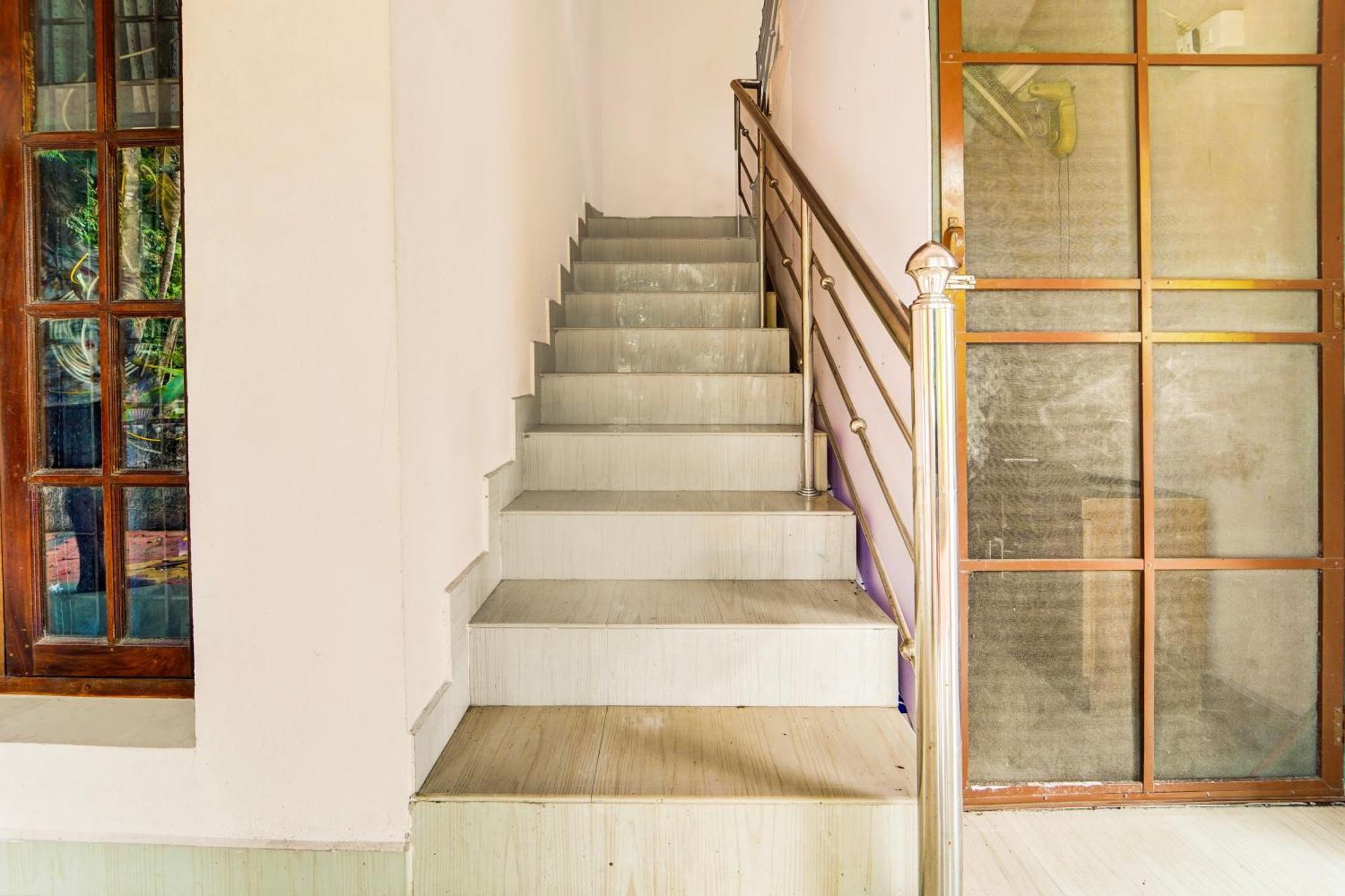 Super Hotel O Nettoor Near Lakeshore Hospital Kochi Exterior photo