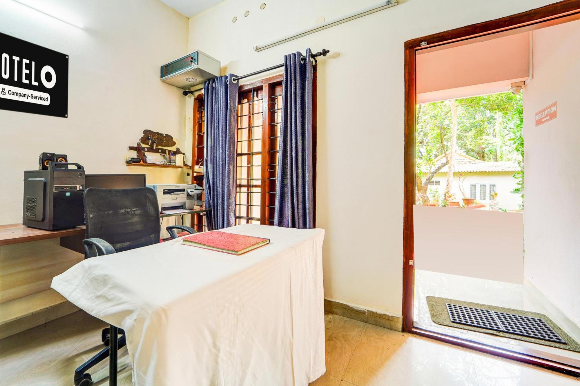 Super Hotel O Nettoor Near Lakeshore Hospital Kochi Exterior photo